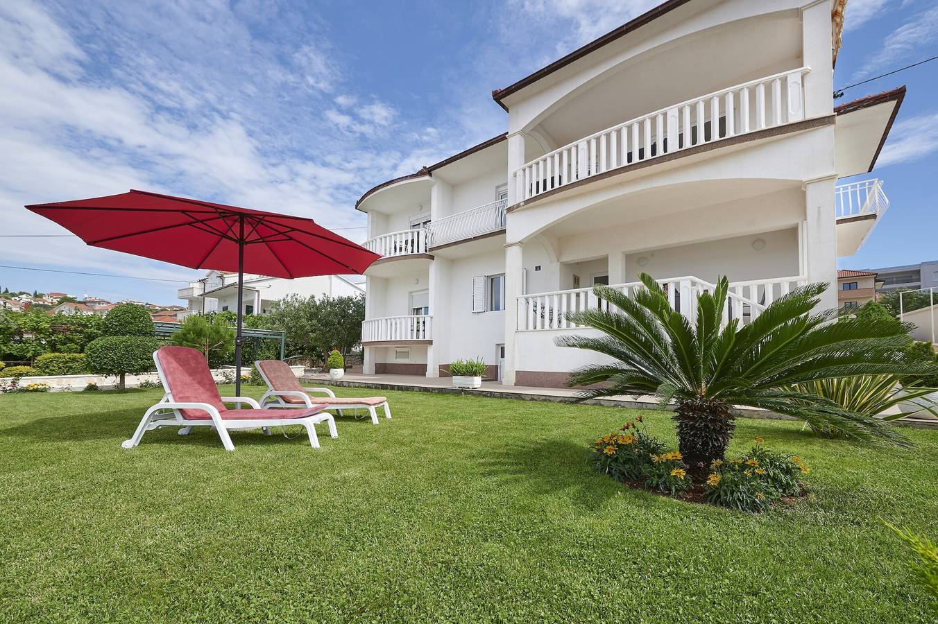 Ganze Wohnung, 3-Zimmer-Ferienwohnung mit Terrasse und Meerblick Okrug Gornji, Ciovo A-20055-c in Okrug Gornji, Ciovo