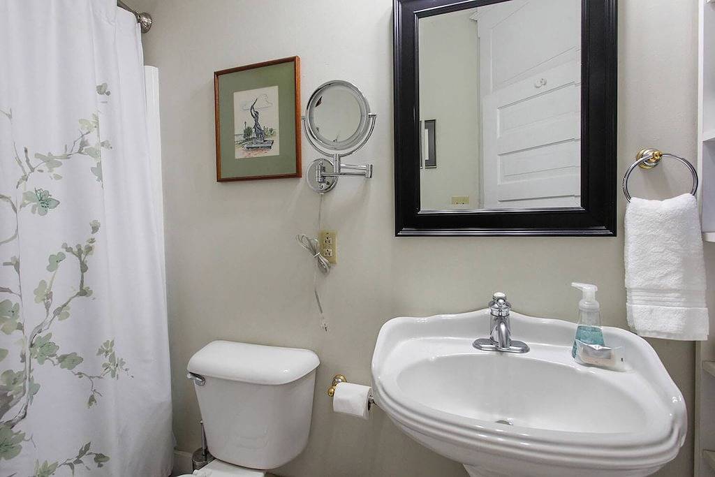 Ganze Wohnung, Downtown Condo on First Floor! Ideally located! in Savannah, Chatham County