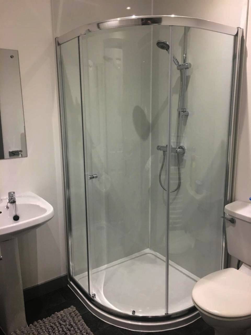 Double Room with Private Bathroom in Highlands