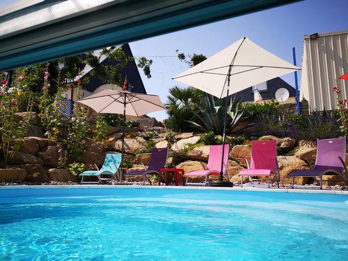 Gîte pour 2 personnes, avec piscine ainsi que jardin et vue à Loperhet - 2