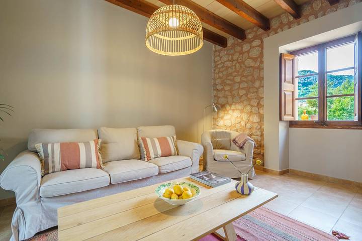 Precioso adosado con terraza, vistas a la montaña, aire acondicionado y Wi-Fi in L'Horta, Sóller