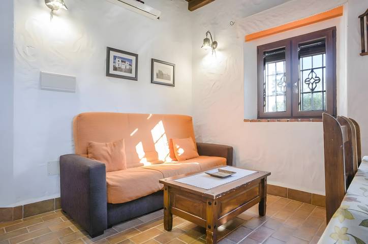 Apartamento entero, Apartamento 'El Almendro' con piscina compartida, Wi-Fi y aire acondicionado in Barbate, Costa de la Luz