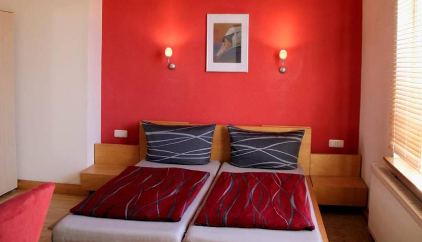 BnB für 2 Personen, mit Balkon und Terrasse sowie Garten und Ausblick in Weimar