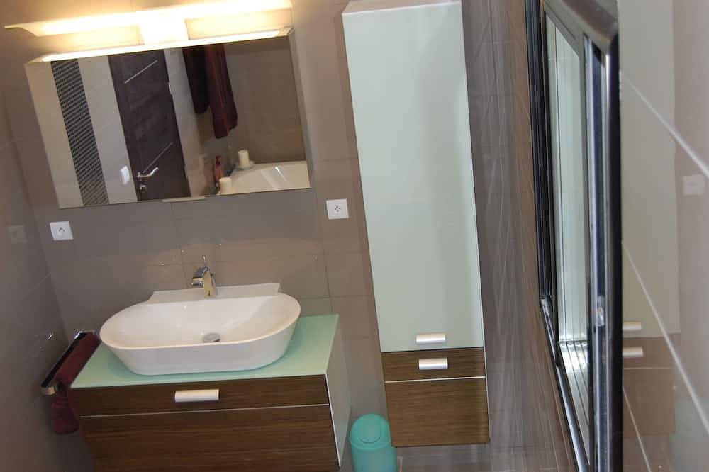 Accès direct à la plage, piscine, 8 personnes, villa moderne classée 5 étoiles in Sète, Côte méditerranéenne (France)