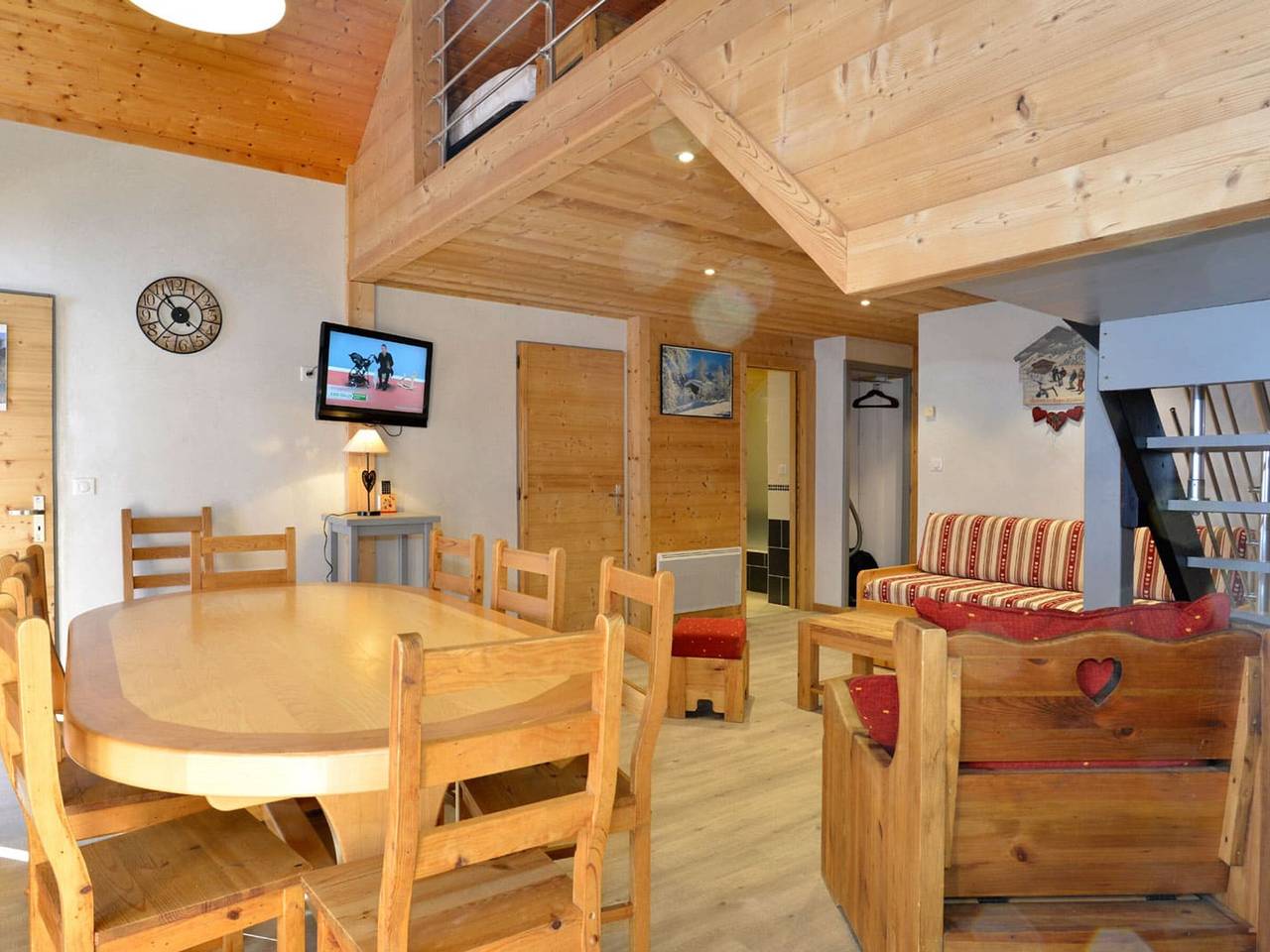 Appartement entier, Spacieux 4 pièces avec mezzanine, balcon et parking, à 2 pas de Super-Châtel - 7 pers. in Chatel, Les Portes du Soleil