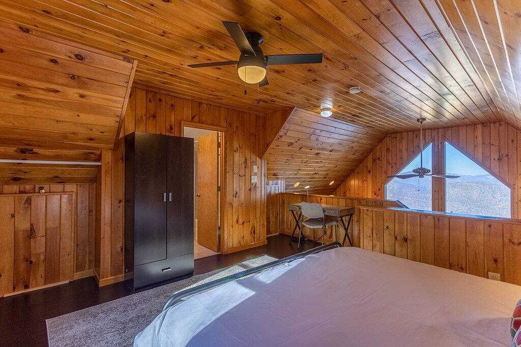 Owens Perch - pet friendly, big views near downtown Boone in Blue Ridge Parkway, Watauga County