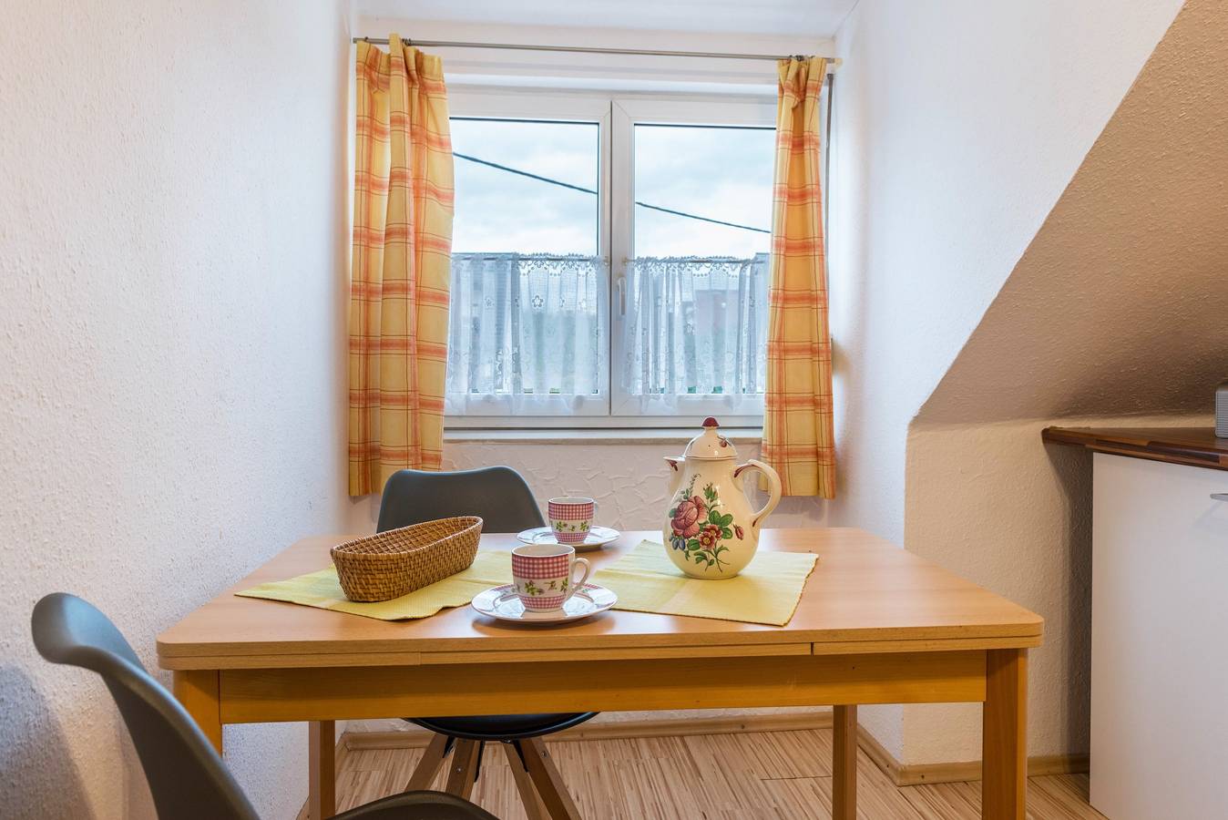Ganze Wohnung, Ferienwohnung 'Birne' mit Seeblick, Gemeinschaftsgarten und Wlan in Meersburg, Region Bodensee-Oberschwaben