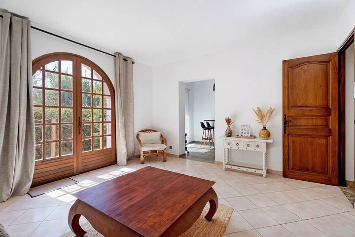 Ganze Wohnung, Ferienwohnung 'L'appartement' mit privater Terrasse, WLAN und Klimaanlage in Le Brusc, Six-Fours les Plages
