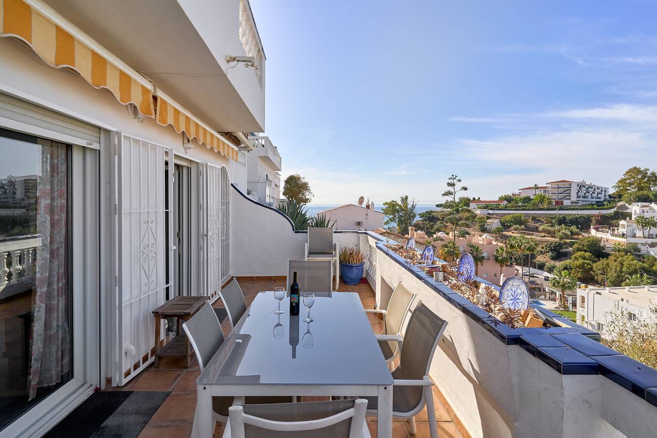 Entire apartment, Apartment 'Burriana' with Sea Views, Wi-Fi and Air Conditioning in Playa de Burriana, Nerja
