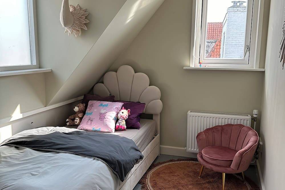 3-bedroom building in tranquil Medemblik with Wifi in Medemblik, Ijsselmeer