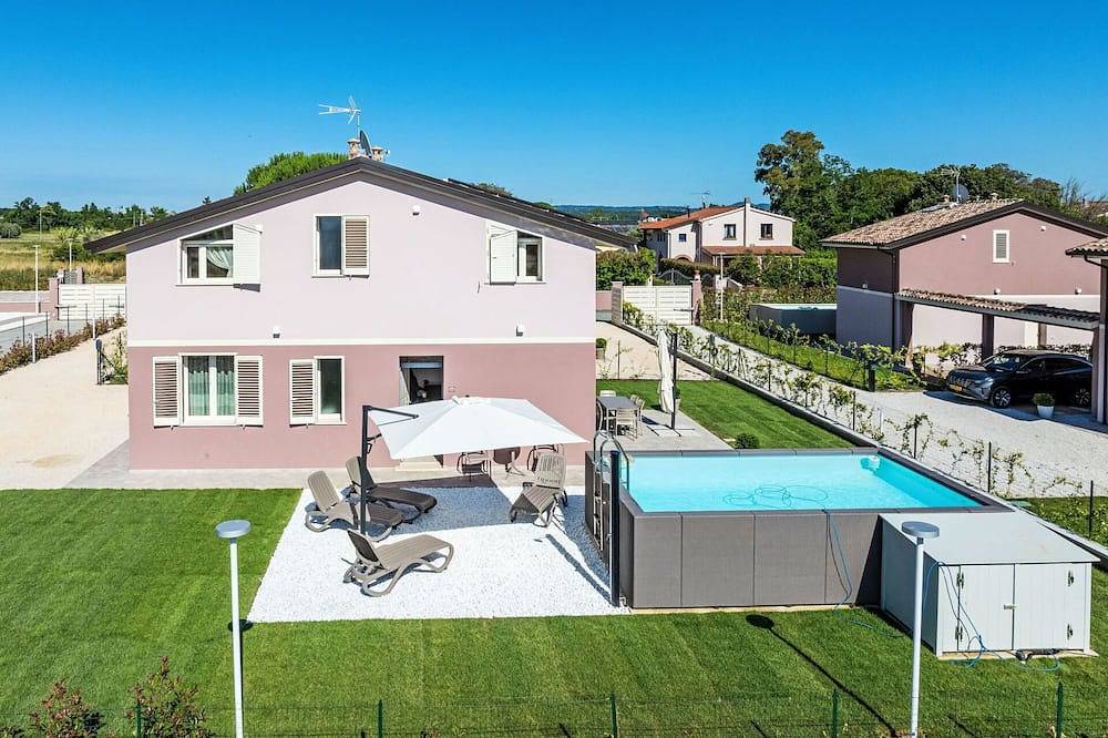 Entire apartment, Cosy apartment for 7 people with Wifi, A/C, private pool, Tv, terrace and pets allowed in Cecina, Etruscan Coast