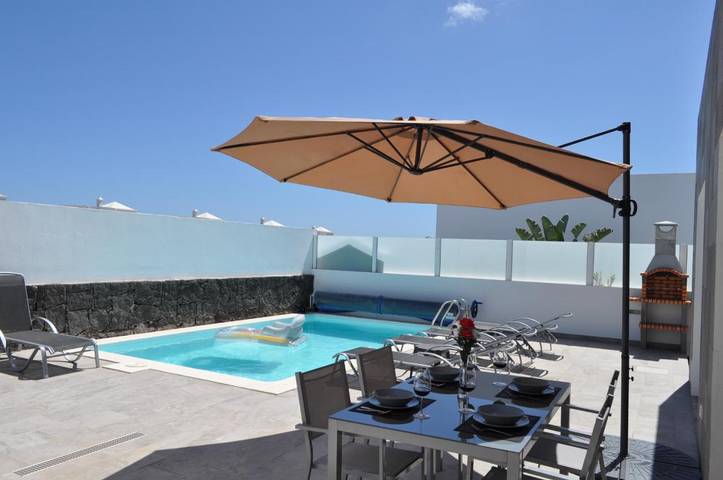 Chalet para 7 personas, con jardín además de piscina y vistas en Lanzarote
