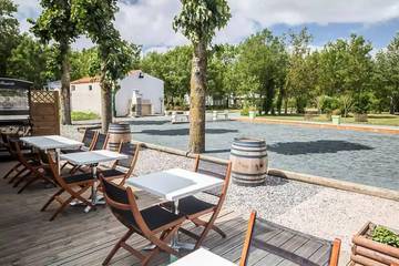 Camping pour 4 Personnes dans Fontenay-le-Comte, Vendée, Photo 3