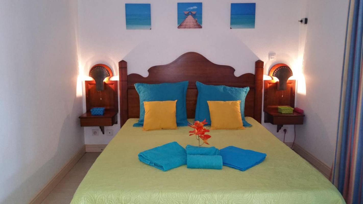 Ganzes Studio, Türkisfarbenes Caritan-Meerblick-Schwimmbad Wi-Fi in Sainte-Anne, Martinique