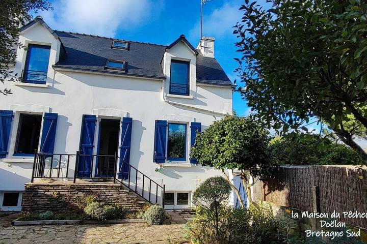 Location de vacances pour 8 personnes, avec vue et jardin dans Doëlan