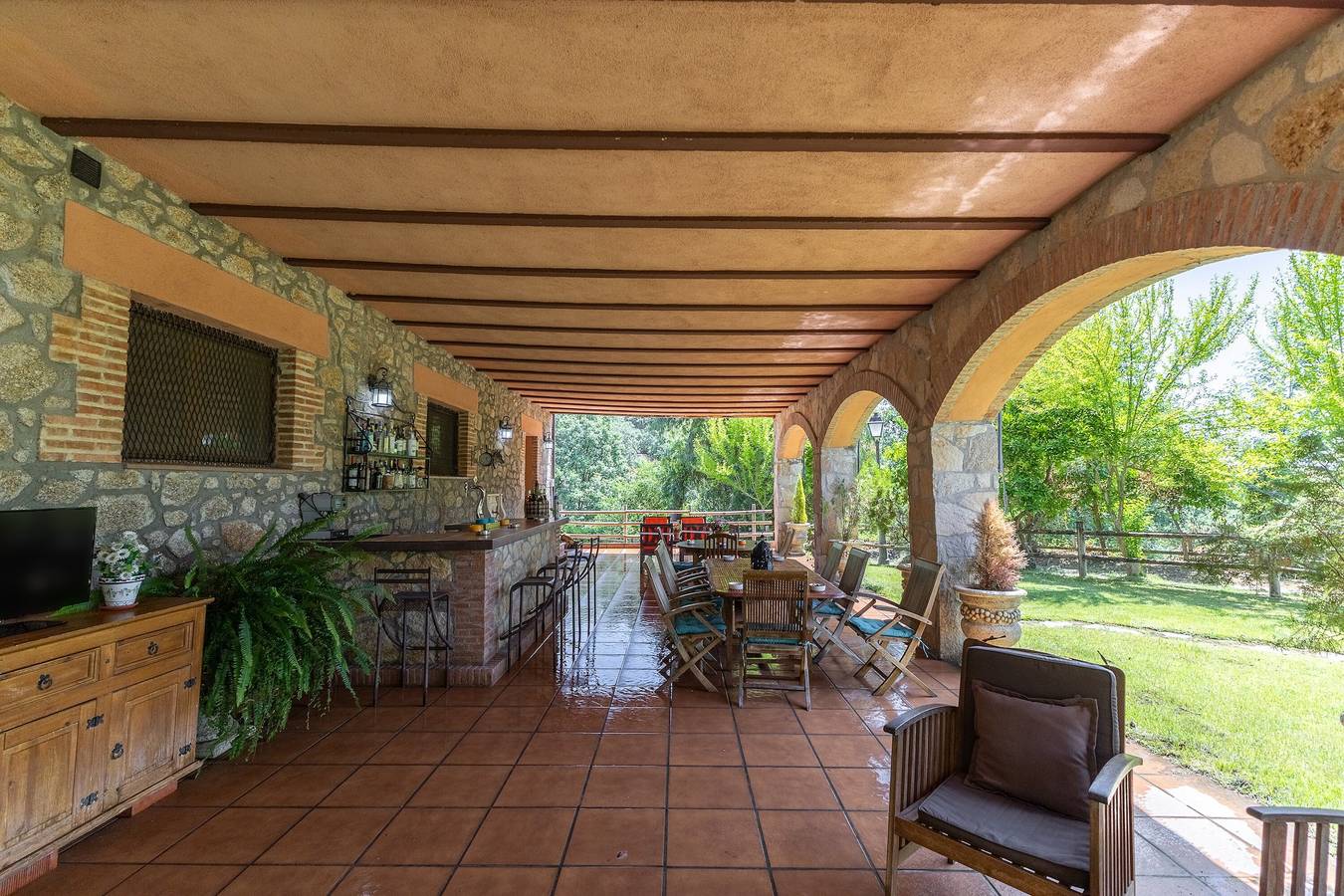Country House 'Finca La Lobera' with Pool, Mountain Views, Wi-Fi & A/C in Candeleda, Valle del Tiétar