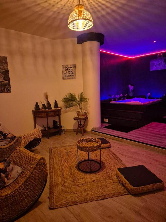 Gîte pour 2 personnes, avec jacuzzi et terrasse dans Châtonnay