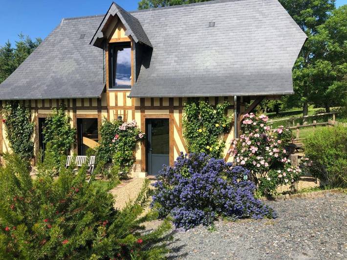 Location de vacances pour 6 personnes, avec Balcon et Terrasse ainsi que Jardin et Vue à Bonneville-la-Louvet