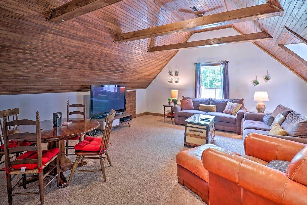 Creekside Brevard Home < 1 Mi to Downtown! in Brevard, Transylvania County