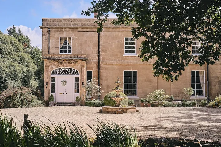 The Manor Holcombe Country House in Somerset with Pool, Hot-tub and Games room in Holcombe, Somerset