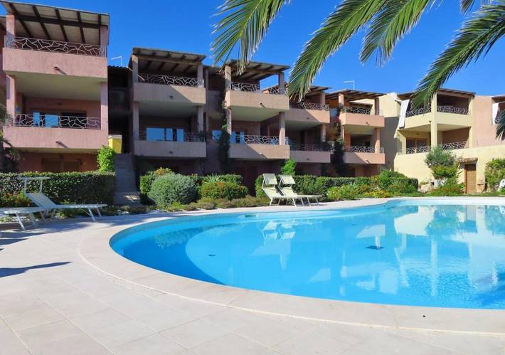 Appartement de vacances pour 4 personnes, avec balcon ainsi que piscine et vue