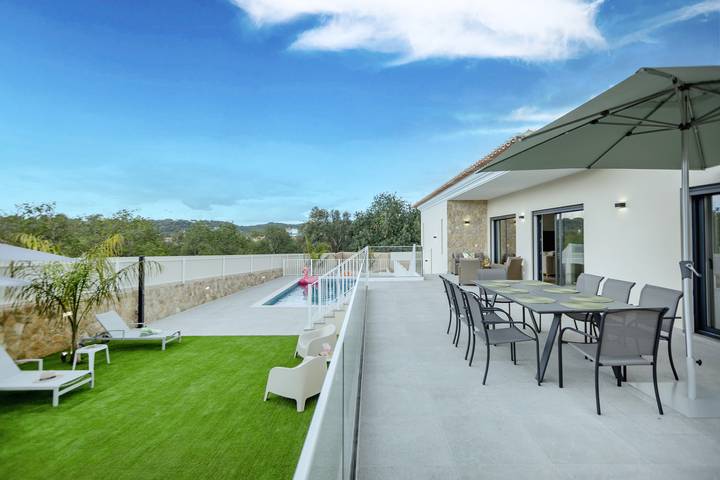Location de vacances pour 8 personnes, avec terrasse et jardin dans Pata De Cima - 2