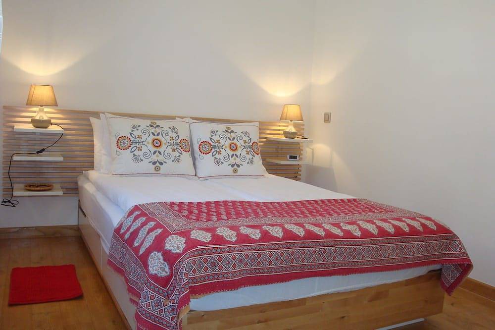 Appartement entier, La Corrèze, charmant apt. centre du village médiéval à pied de la rivière in Beaulieu-sur-Dordogne, Région de Brive-la-Gaillarde