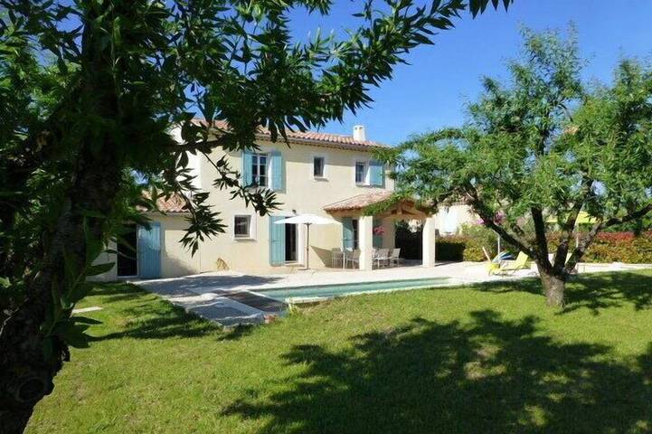 Villa pour 8 personnes, avec Terrasse et Jardin