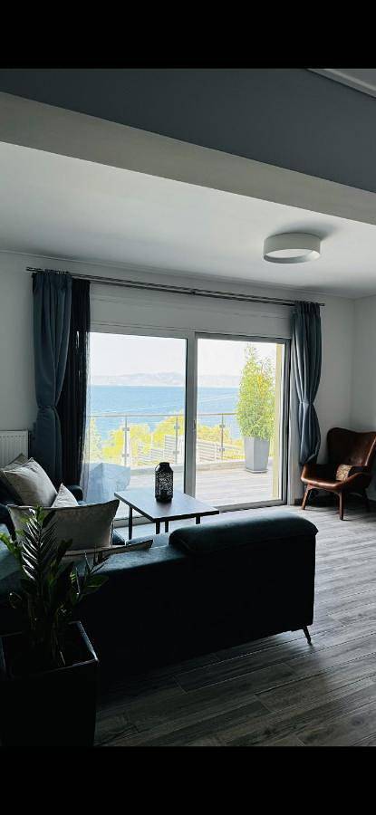 Ferienwohnung für 3 Personen, mit Balkon und Whirlpool sowie Terrasse und Garten