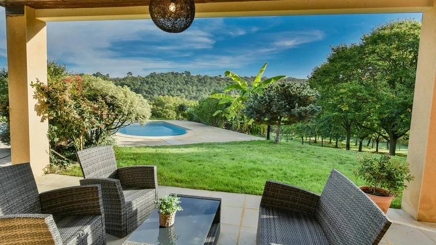 Location de vacances pour 9 personnes, avec Balcon et Terrasse ainsi que Jardin et Piscine à Mazeyrolles - 4