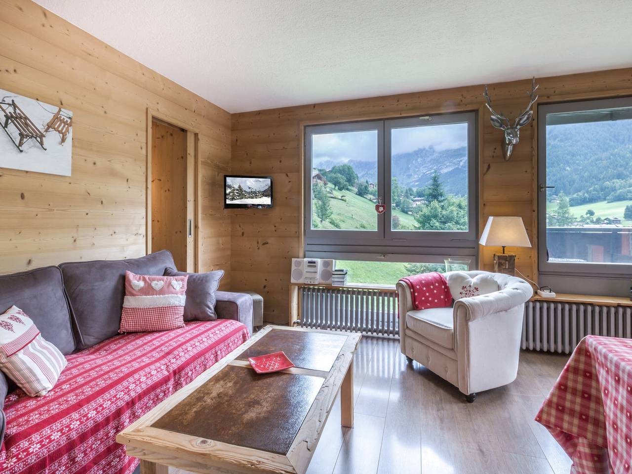 Entire apartment, Charming 3-room apartment, pets allowed, mountain ambiance in La Clusaz, Annecy region