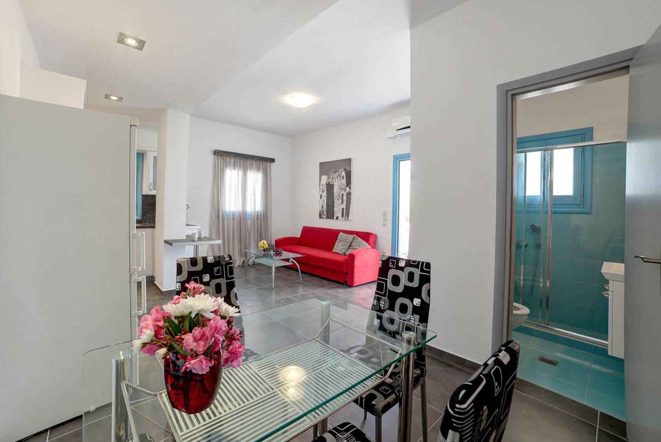Entire apartment, Apartment '2 44' with Sea View, Wi-Fi and Air Conditioning in Perissa, Santorini