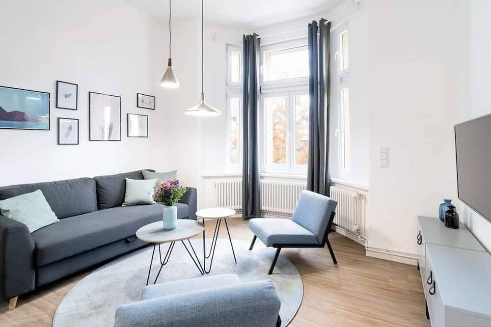 Ganze Wohnung, 4-Bedrooms Apartment (130sqm) with a comfy balcony(6) in Wedding Berlin, Berlin