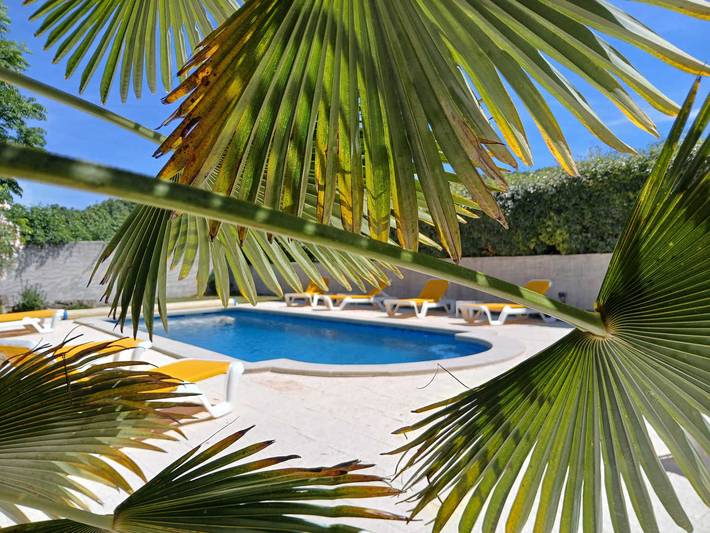 Gîte pour 2 personnes, avec Terrasse ainsi que Jardin et Piscine