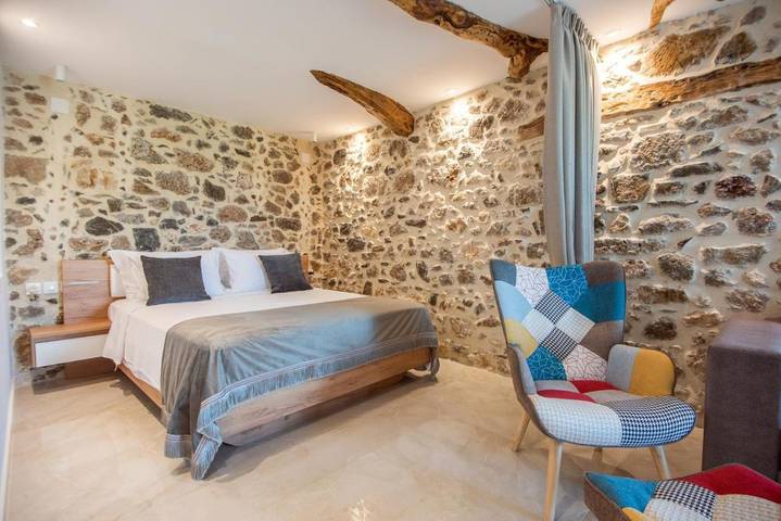 Ferienwohnung für 5 Personen, mit Balkon und Terrasse sowie Garten und Ausblick in Kritsa