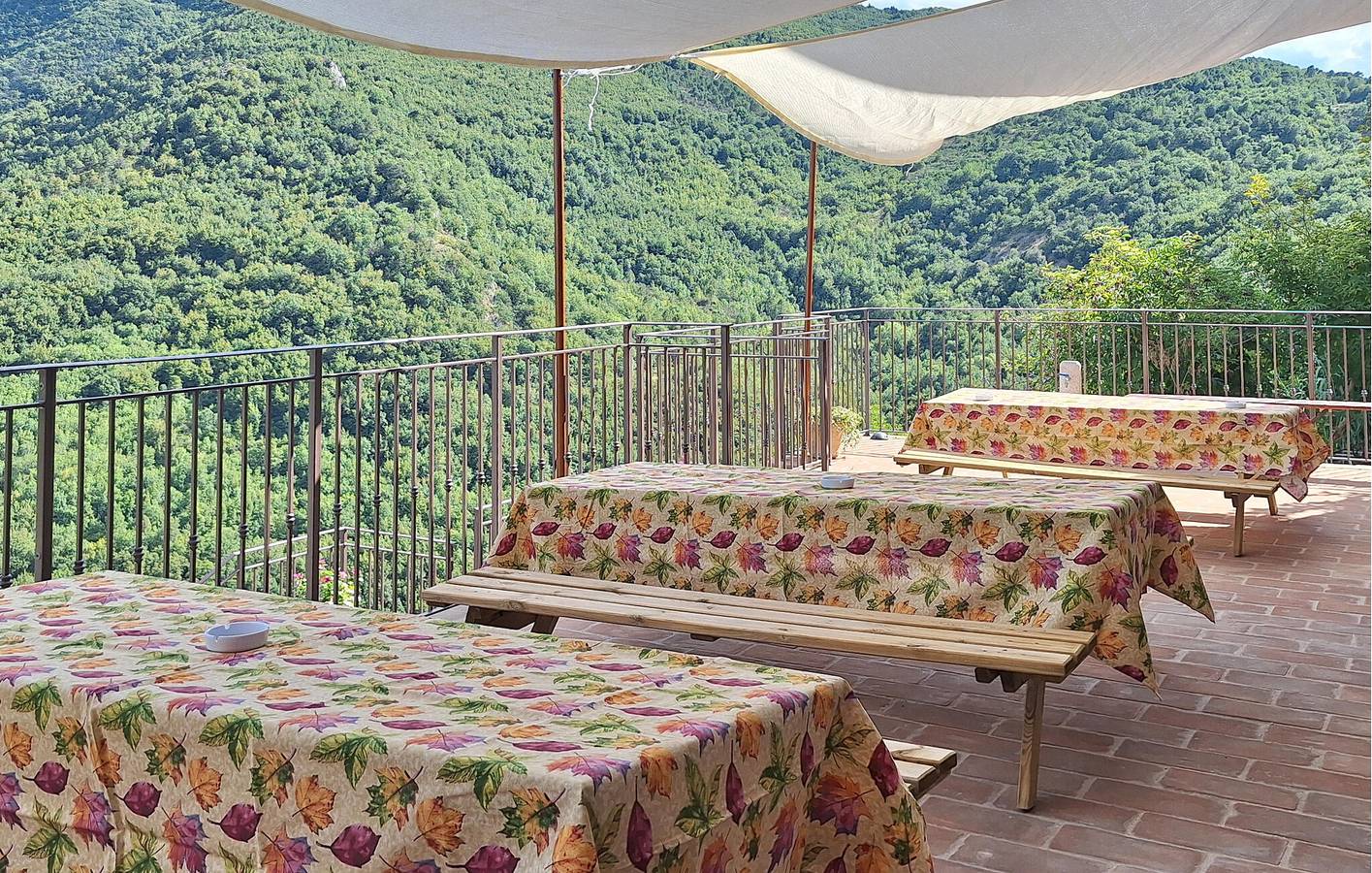 Holiday home for 4 people with terrace in Fabriano, Ancona Province