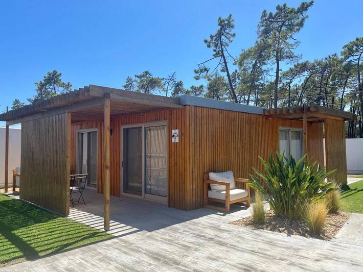 Bungalow para 3 pessoas, com Varanda e Terraço e ainda Jardim and Piscina em Manta Rota