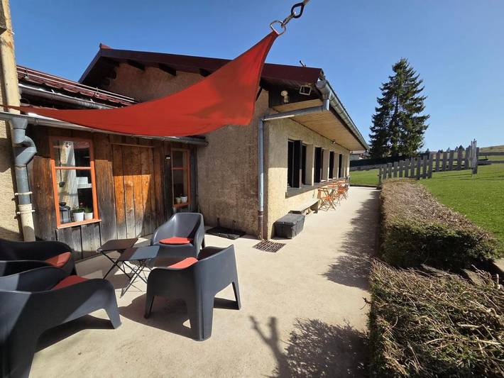 Location de vacances pour 6 personnes, avec balcon et vue à Les Fourgs