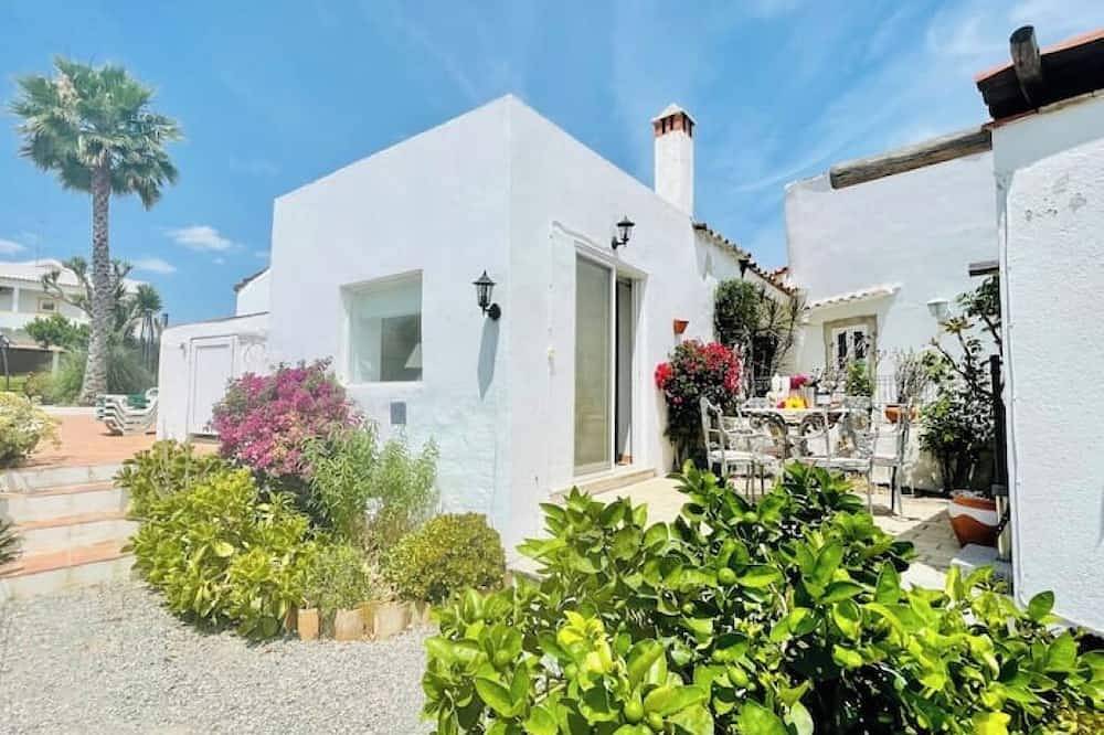 Charming 2-Bedroom Cabana with Shared Pool – The Bakehouse in São Brás de Alportel, District de Faro