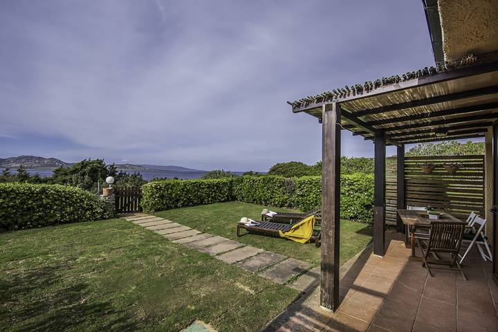 Location de vacances pour 6 personnes, avec terrasse et vue sur l’océan à Stintino