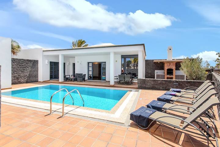 Chalet para 6 personas, con piscina y terraza en Lanzarote