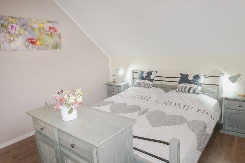 Geheel appartement, Oasis of peace with a view of the valley, directly at the Kellerwald access, free Wlan! in Frankenau, Waldecker Land