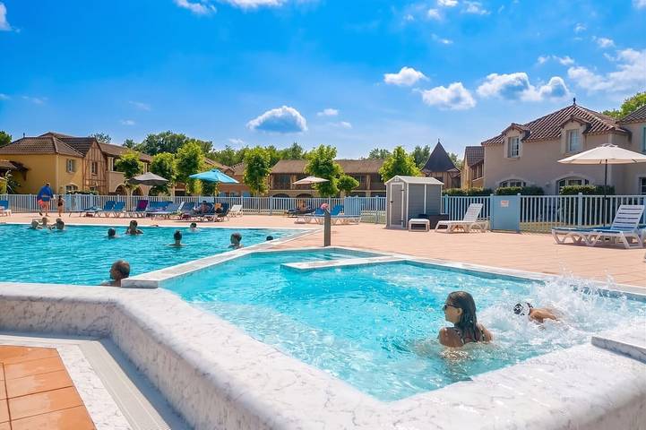 Holiday apartment for 4 people, with hot tub and garden as well as terrace and pool - 1