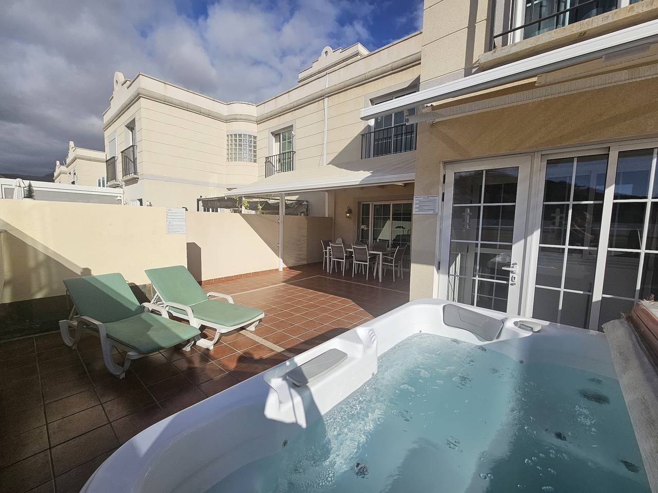 Appartement entier, Duplex de Luxe Rénové avec Piscines et Jacuzzi Privatif! in Puerto Rico (Gran Canaria), Mogán