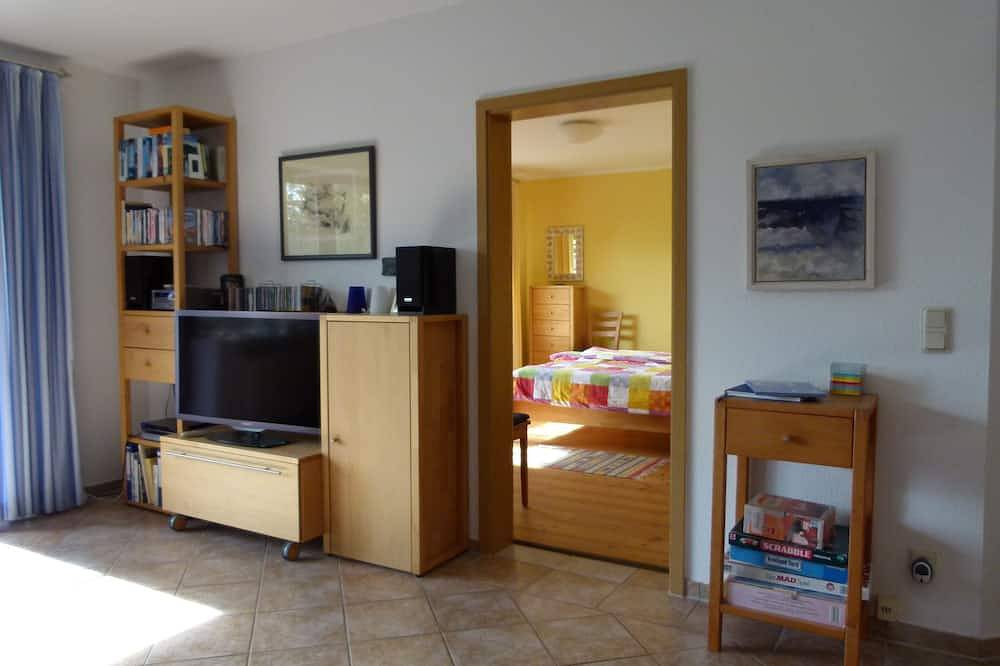 Ganze Wohnung, Große Fewo mit Süd-Terrasse, Garten, weiter Blick in die Landschaft, strandnah in Polchow, Glowe