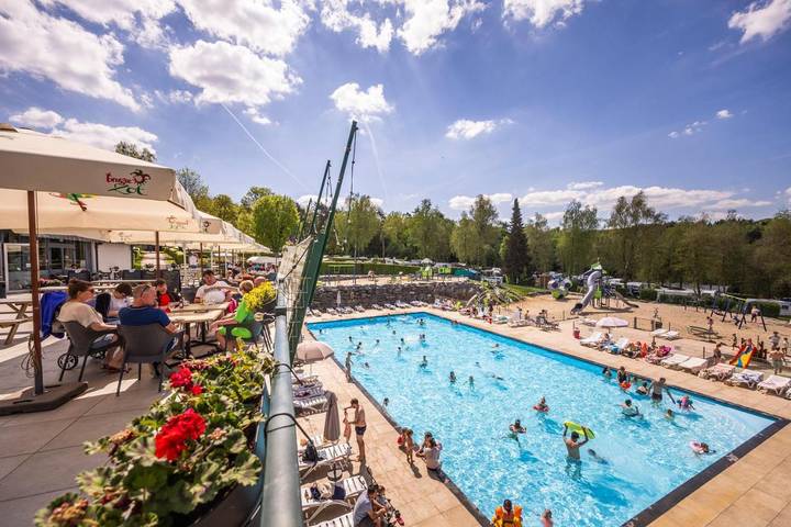 Camping für 6 Personen, mit Kinderpool und Pool sowie Garten und Ausblick in Belgien