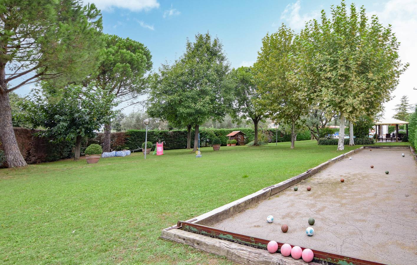 Ganze Ferienwohnung, Paradiesischer Rückzugsort am See mit Pool und Parkplatz in Castiglione del Lago, Lago Trasimeno