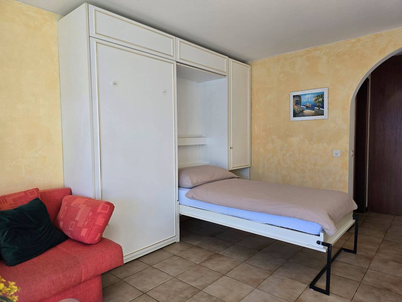 Ganze Wohnung, Casa Rivapiana: 1,5-Zimmerwohnung mit außergewöhnlichem Seeblick und Balkon in Muralto, Tessiner Alpen