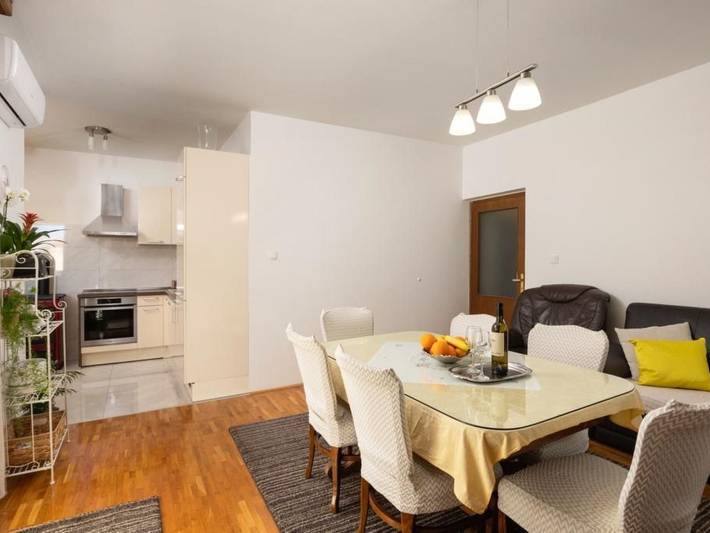 Apartamento entero, Coastal Comfort Apartment Teilen Speichern in Podstrana, Condado de Split-Dalmacia