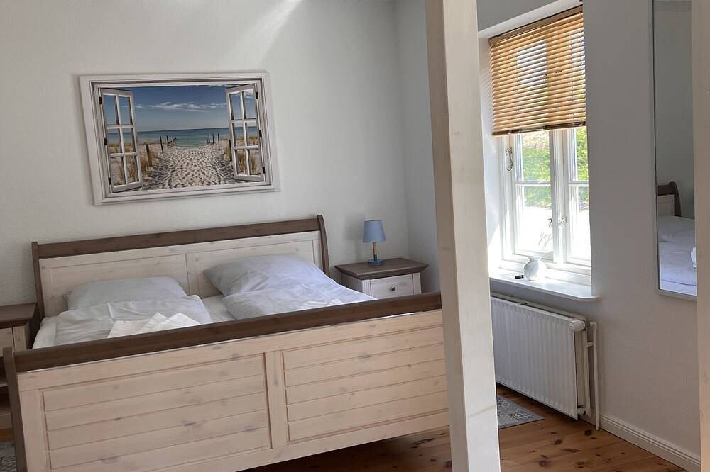 Ganze Wohnung, Romantische kleine Ferienwohnung mit Gartenblick - Ferienwohnung 2 in Winnert, Eider-Treene-Sorge